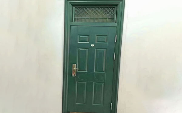 兴庆学校教室门