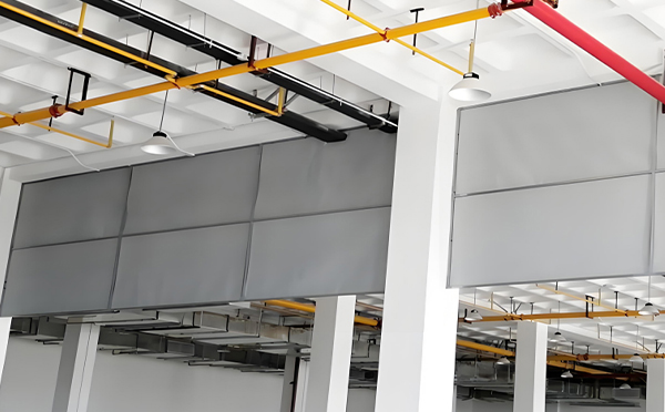 商场防烟分区常闭节点：兴庆挡烟垂壁高度与控制器接线图解