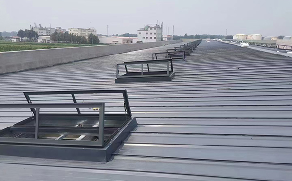 某中学室内体育馆兴庆排烟窗改造项目