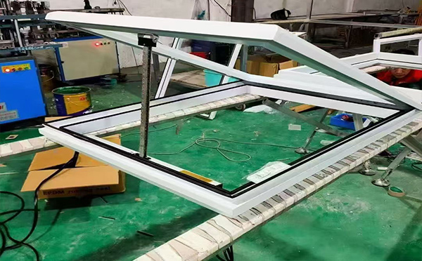 某地下车库出入口兴庆排烟窗配置工程